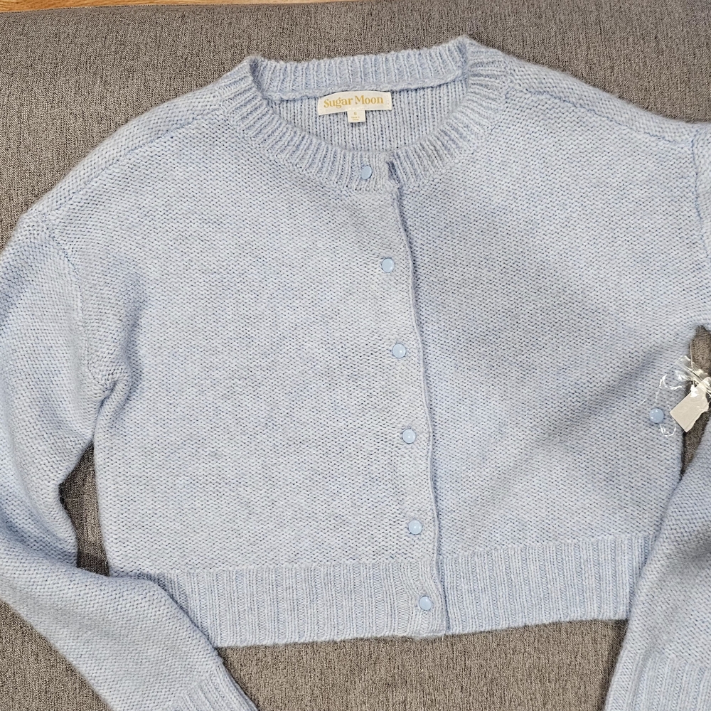 Light Blue Fitted Cardigan Sweater with Round Neckline